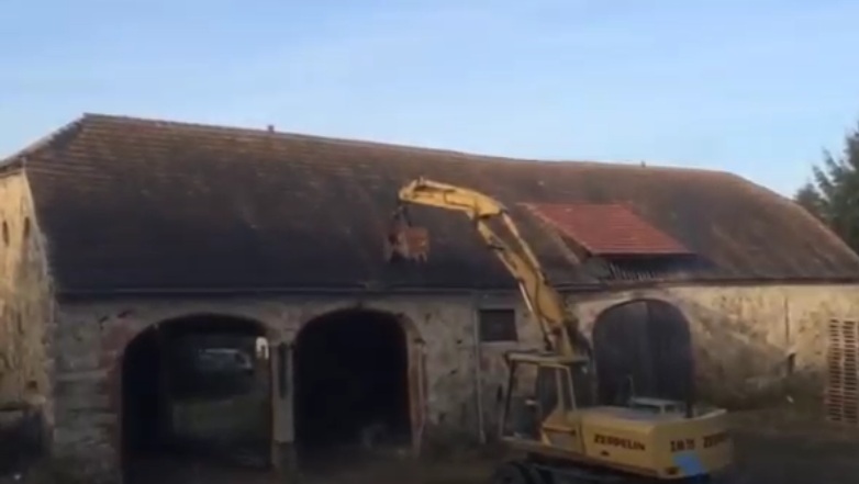 Αυτός είναι ο πιο γρήγορος τρόπος για να γκρεμίσετε μια σιταποθήκη (Video) - Media