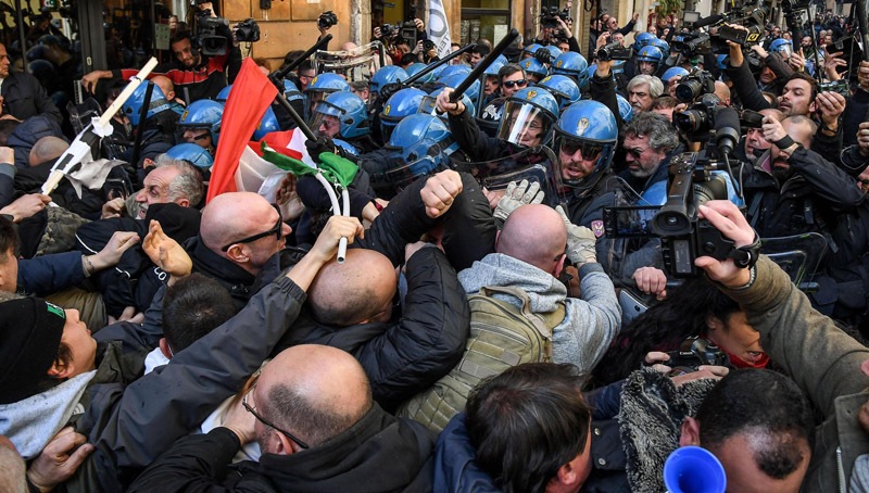 Λύνουν την απεργία τους οι οδηγοί ταξί στην Ιταλία μετά τα επεισόδια - Media