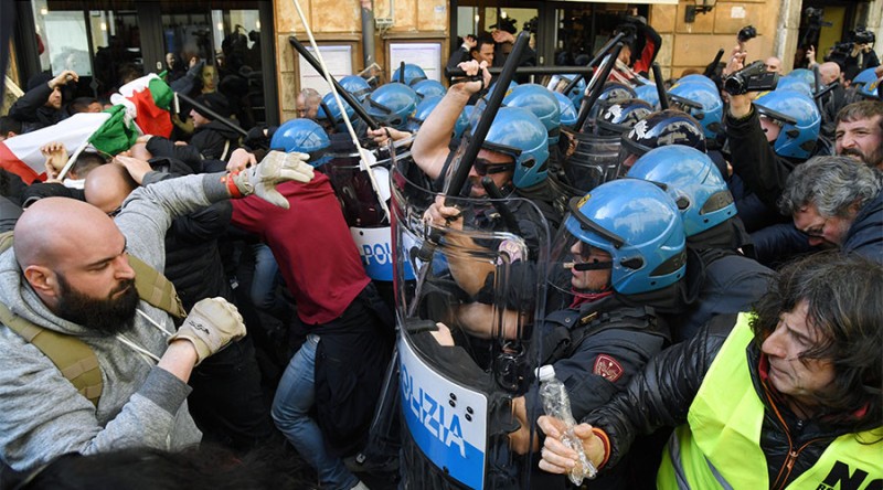«Κόλαση» στην Ιταλία: Συγκρούσεις ταξιτζήδων και αστυνομίας (Videos) - Media