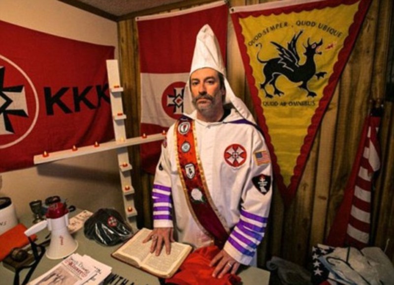 Νέες πληροφορίες για τον θάνατο του αρχηγού της Κου Κλουξ Κλαν- Βρέθηκε με μια σφαίρα στο κεφάλι  (Photo - Video) - Media