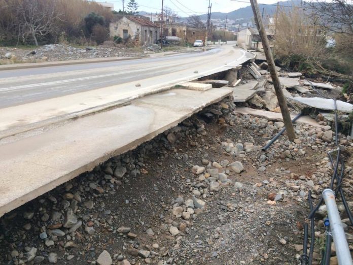 Απίστευτη καταστροφή στο Κολυμπάρι (Photos) - Media