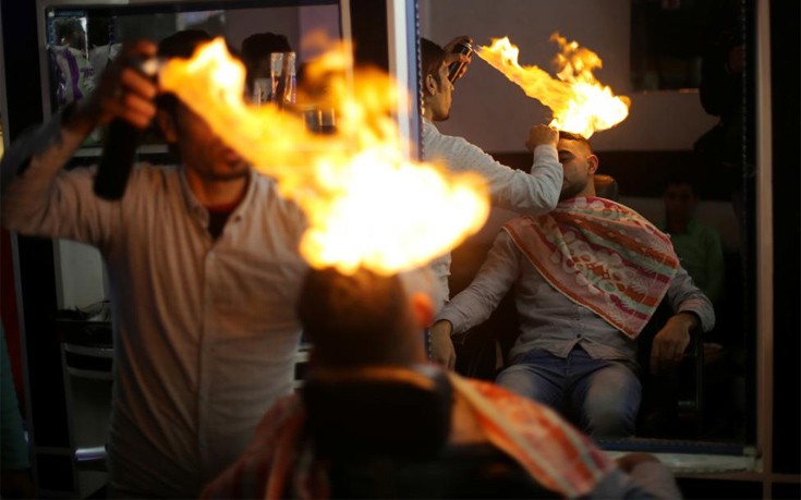 Πύρινο κούρεμα στη Γάζα - Η συνήθεια που έγινε λατρεία (Photos-Video) - Media