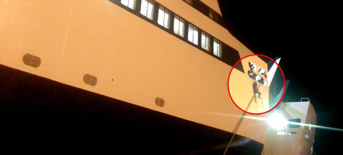 Λέσβος: Μετανάστης σκαρφάλωσε στον... κάβο του πλοίου για να φύγει από το νησι (Video) - Media