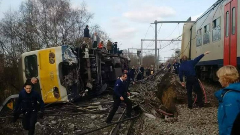 Έκτακτο: Εκτροχιάστηκε τρένο στο Βέλγιο - Ένας νεκρός, 20 τραυματίες - Media