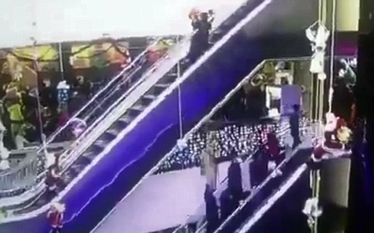 Τραγικό δυστύχημα σε εμπορικό κέντρο- Ένα βρέφος σκοτώθηκε στην κυλιόμενη σκάλα (Photos-Video) - Media