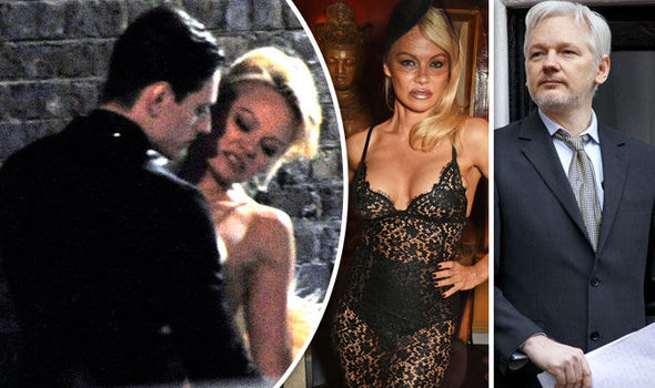 Στην αγκαλιά άλλου η Πάμελα Άντερσον, μετά την παραδοχή του ειδυλλίου με τον Ασάνζ  - Media