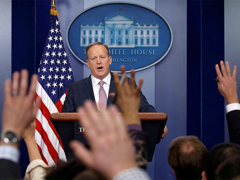 Ανοιχτός πλέον ο πόλεμος Τραμπ-Τύπου: Πέταξε έξω από το Λευκό Οίκο κορυφαία ΜΜΕ - Media