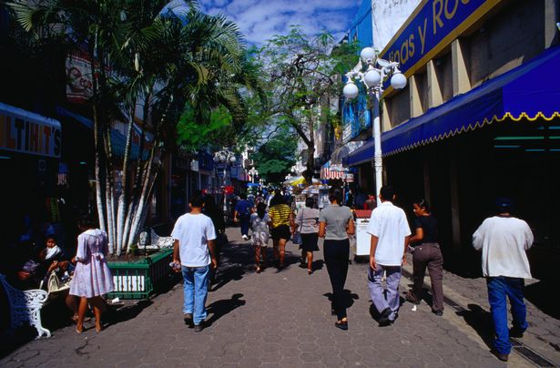 Φρίκη: Πέντε αστυνομικοί βίασαν ομαδικά γυναίκα συνάδελφο τους - Media