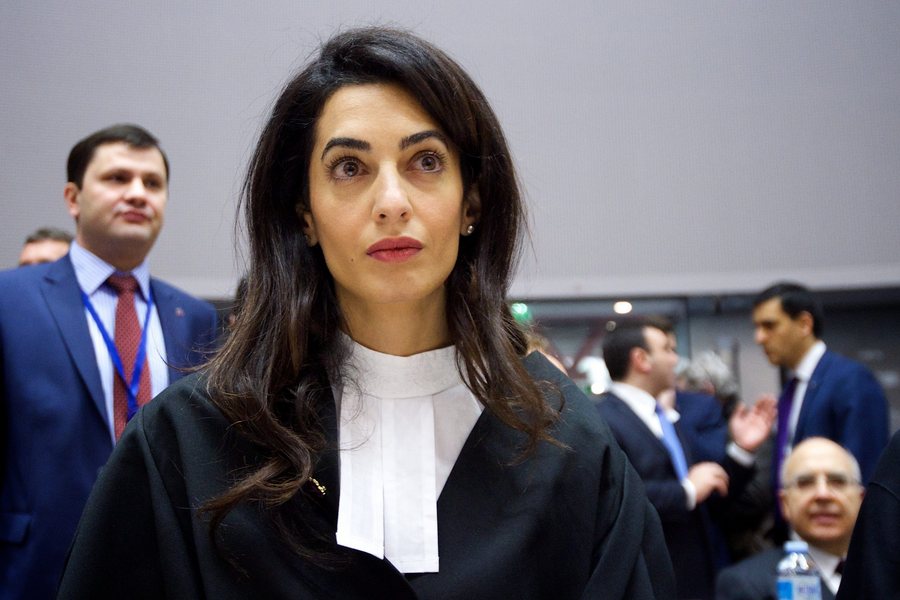 Στη μάχη κατά του Ισλαμικού Κράτους η εγκυμονούσα Αμάλ (Photos) - Media