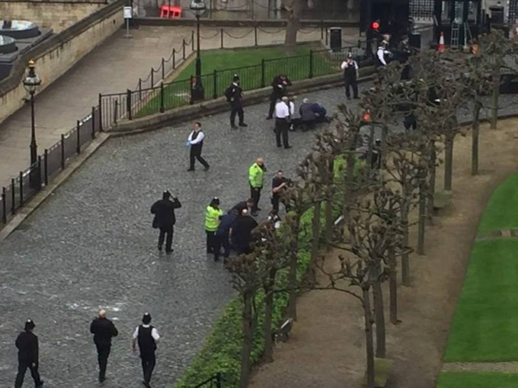 Αυτόπτης μάρτυρας: Έτσι έγινε η επίθεση στο κοινοβούλιο - Media