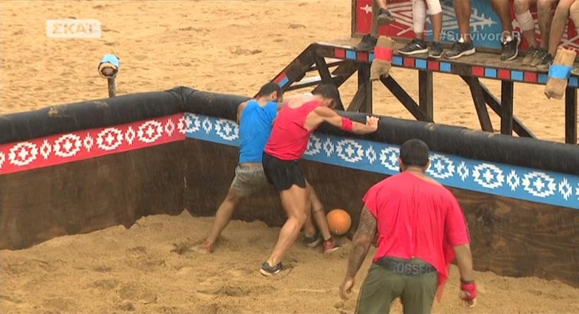 Επικός Βαρούχας για Survivor: Θα του είχα πάρει τη σφυρίχτρα του Τανιμανίδη - Αγριοκάτσικο η Βαλαβάνη - Κάποιοι έπαιρναν την μπάλα και την πήγαιναν στην Αστυνομία για βόμβα (Video) - Media