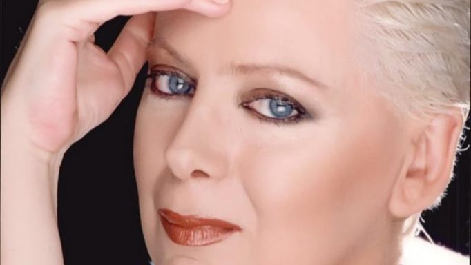 Οργισμένο σχόλιο της Έλενας Ακρίτα στο fb για την Άννα Βίσση - «Αντί να ντρέπεστε...» (Photo) - Media