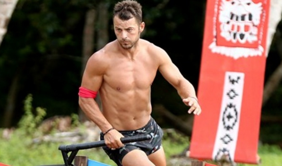 «Θες να σου βάλει βενζίνη ο Ντάνος;» - Σε προσφορά το νησί του Αγγελόπουλου - Από ταξιδιωτικό γραφείο (Photo) - Media