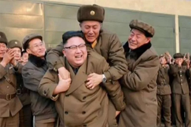 Η αλήθεια πίσω από την πιο περίεργη φωτογραφία του Κιμ Γιονγκ Ουν - Media