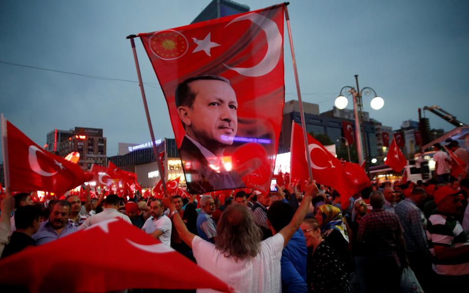 Ήττα Ερντογάν στο δημοψήφισμα «δείχνουν» οι δημοσκοπήσεις - Βαθιά διχασμένη η τουρκική κοινωνία - Media