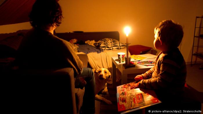 Απίστευτες καταστάσεις στη Γερμανία - Ζουν χωρίς ηλεκτρικό 331.000 άνθρωποι λόγω φτώχειας - Τους κόβουν το ρεύμα ακόμα και για 100 ευρώ - Media