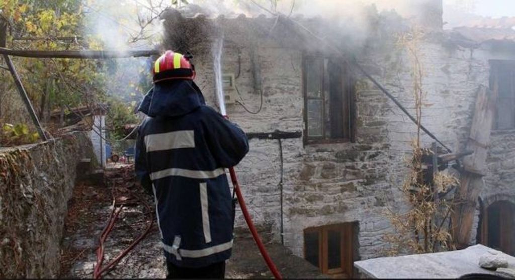 Πυρκαγιά σε εργοστάσιο στον Τύρναβο - Media