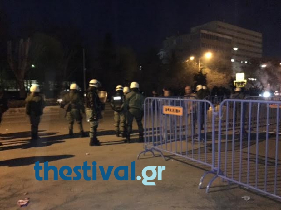 Επεισόδια στη Θεσσαλονίκη πριν το ντέρμπι βόλεϊ ΠΑΟΚ - Ολυμπιακού (Video) - Media