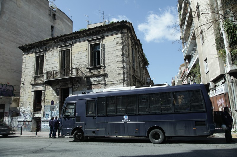ΣΥΡΙΖΑ κατά… ΣΥΡΙΖΑ για την εκκένωση κατειλημμένων κτιρίων - Media