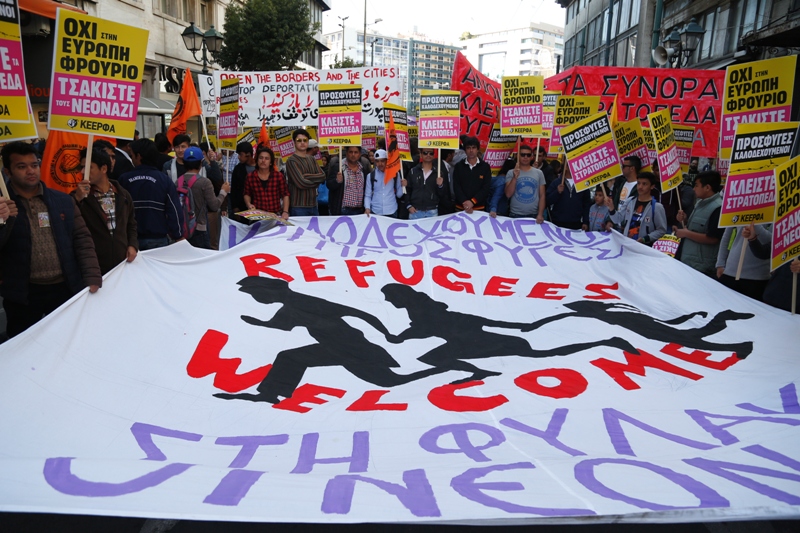 Σε εξέλιξη αντιρατσιστική-αντιφασιστική πορεία στο κέντρο της Αθήνας - Media