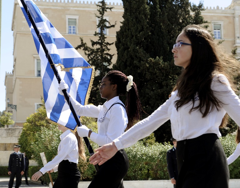 «Πόλεμος» νεολαιών ΣΥΡΙΖΑ-ΑΝΕΛ για τις παρελάσεις - Media