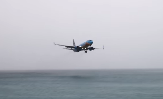 Τρόμος στον αέρα πάνω από τη Σκιάθο: Κεραυνός χτύπησε αεροπλάνο – Τι είπε ο πιλότος στους επιβάτες - Media