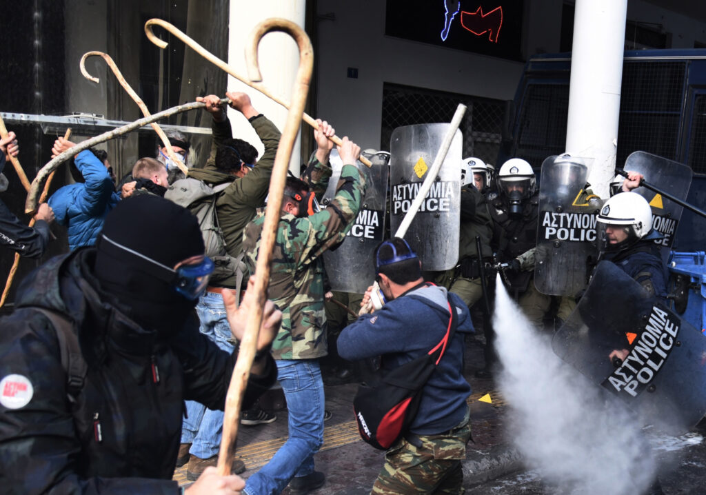 Οι αγρότες της Κρήτης απειλούν με… βεντέτα τον Αποστόλου - Media