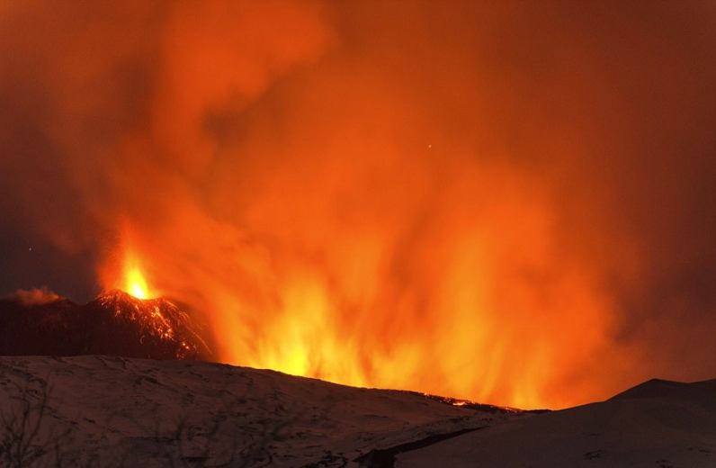 Το ηφαίστειο της Αίτνας «γλιστράει» προς τη θάλασσα! - Media