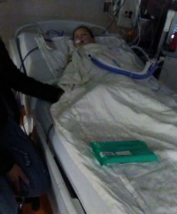 Αγωνία για δυο ανήλικα παιδάκια: Ήπιαν χυμό μήλου σε εστιατόριο και άρχισαν να φτύνουν αίμα (Photos) - Media Gallery