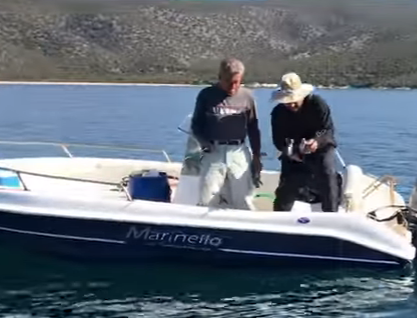 Απίστευτο: Ψαράς στην Αργολίδα έπιασε σκυλόψαρο με… πετονιά (Video)   - Media