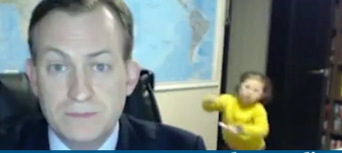 Η κόρη του δημοσιογράφου του BBC έχει ξετρελάνει το Ίντερνετ (Video) - Media