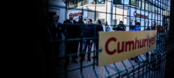 Ελευθερία του Τύπου α λα Ερντογάν: Αρχίζει η δίκη των δημοσιογράφων της Cumhuriyet - Media