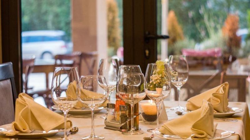 Ισπανία: 120 πελάτες εστιατορίου έφαγαν, ήπιαν και… έφυγαν χωρίς να πληρώσουν  - Media