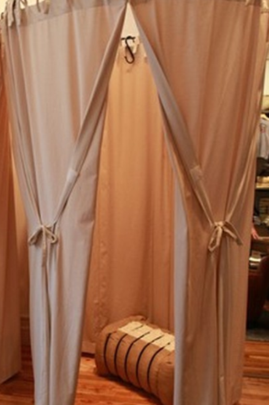 Τραγωδία: 4χρονος κρεμάστηκε σε δοκιμαστήριο ρούχων - Media