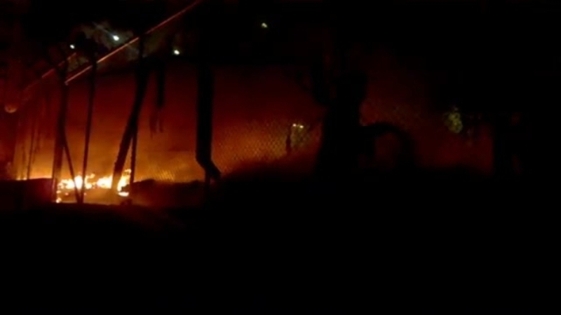 Φωτιά σε κέντρο κράτησης στην Αμυγδαλέζα - Media