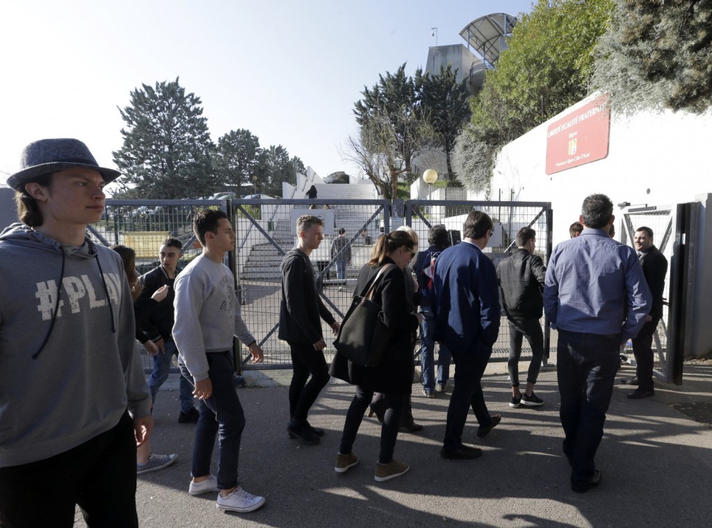 Συνελήφθησαν δύο δίδυμοι ως συνεργοί του 16χρονου που επιτέθηκε σε λύκειο της Γαλλίας - Media