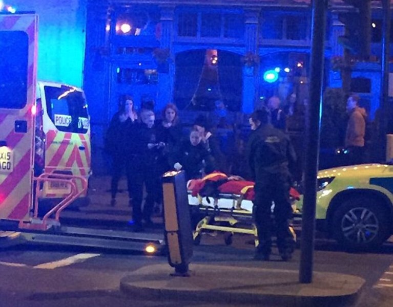 Νέος τρόμος στο Λονδίνο: Αυτοκίνητο έπεσε πάνω σε πλήθος - Media
