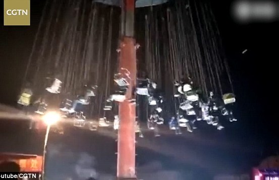 Σκηνές τρόμου σε λούνα παρκ: Κατέρρευσε παιχνίδι εγκλωβίζοντας δεκάδες (Video) - Media