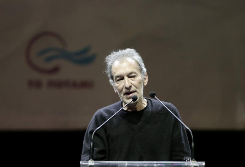 Πέθανε ο Δημήτρης Κουμάνταρος - Media