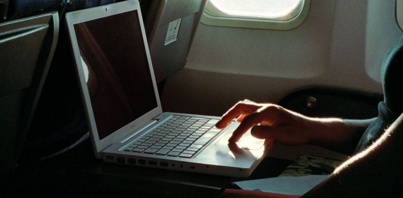 ΗΠΑ: Απαγορεύονται στις πτήσεις όλες οι ηλεκτρονικές συσκευές εκτός από τα κινητά - Media