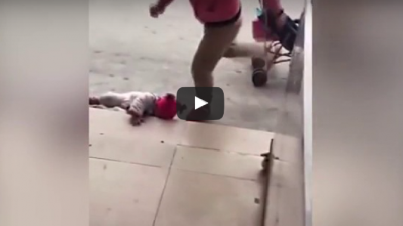 Βίντεο - σοκ: «Μάνα» κλωτσάει το μωρό της επειδή δεν σταματά το κλάμα (Σκληρές εικόνες)  - Media