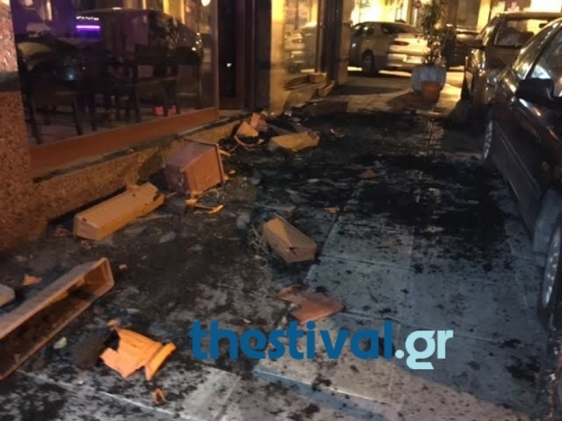 Αρνήθηκαν να πληρώσουν κι έκαναν λαμπόγυαλο μπαράκι στο κέντρο της Θεσσαλονίκης - Media