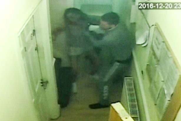 Σοκαριστικό βίντεο ενδοοικογενειακής βίας: Στη δημοσιότητα μετά από παράκληση του θύματος - Media