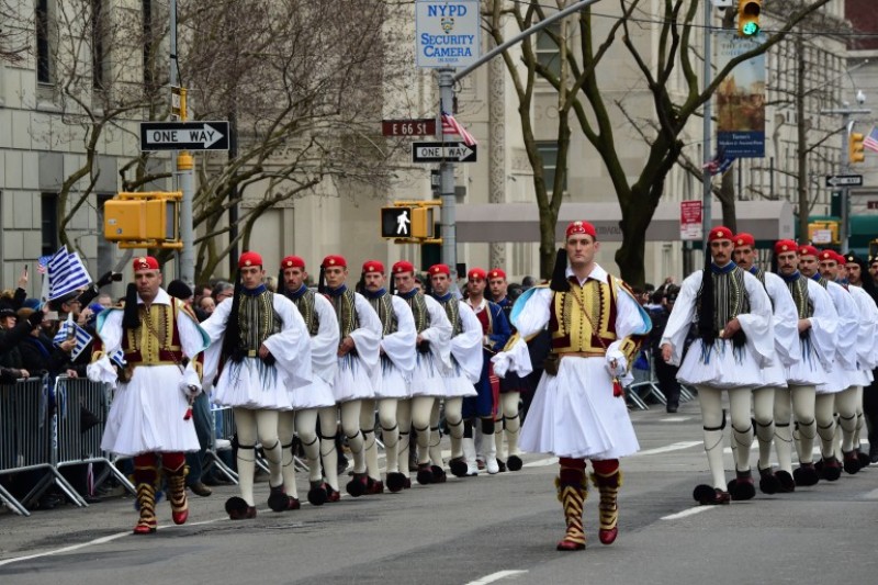 Στα «γαλανόλευκα» η Νέα Υόρκη για την παρέλαση της εθνικής επετείου (Photos) - Media