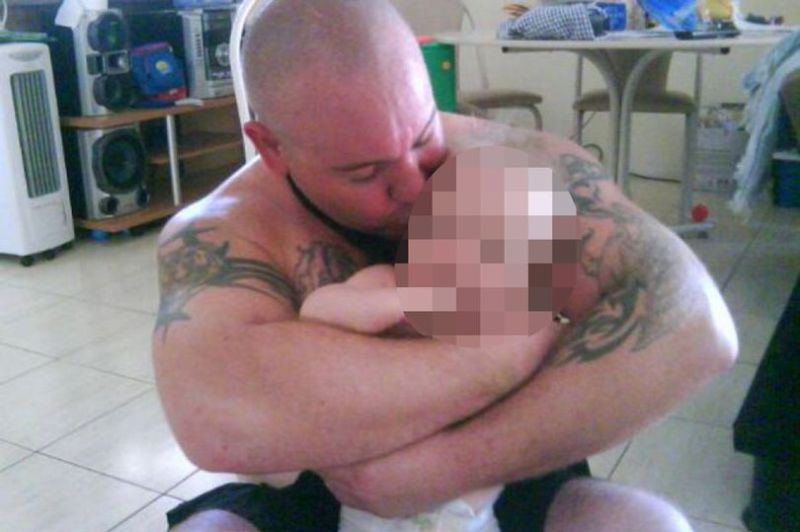 Φρίκη: Πατέρας έβαλε φωτιά στην τρίχρονη κόρη του επειδή ήταν πολύ όμορφη - Media