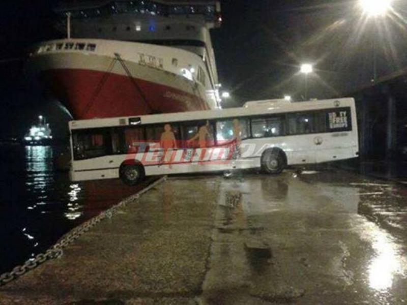 Λιμάνι Πάτρας: Λεωφορείο βρέθηκε με την μπροστινή του όψη... στη θάλασσα (Photo) - Media