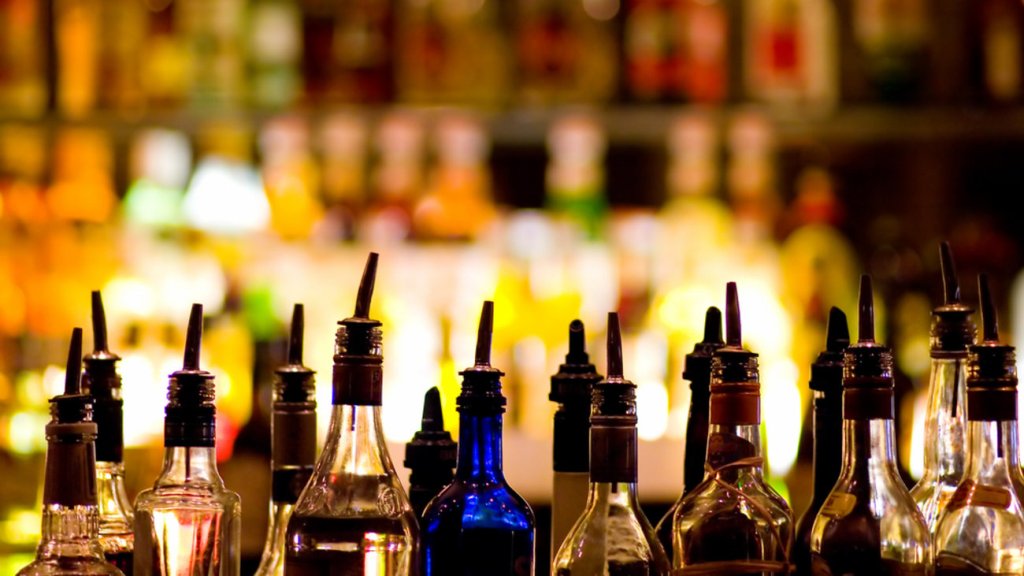 ΣΔΟΕ: Βρέθηκαν 1.424 φιάλες ποτών «μπόμπες» σε επιχείρηση στο Περιστέρι - Media