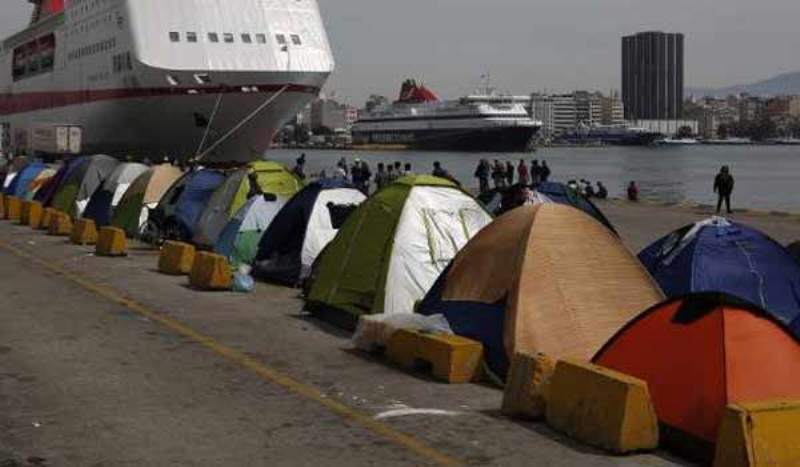 Σοκ στον Πειραιά: Απαγχονισμένος βρέθηκε πρόσφυγας στην πύλη Ε3 - Media