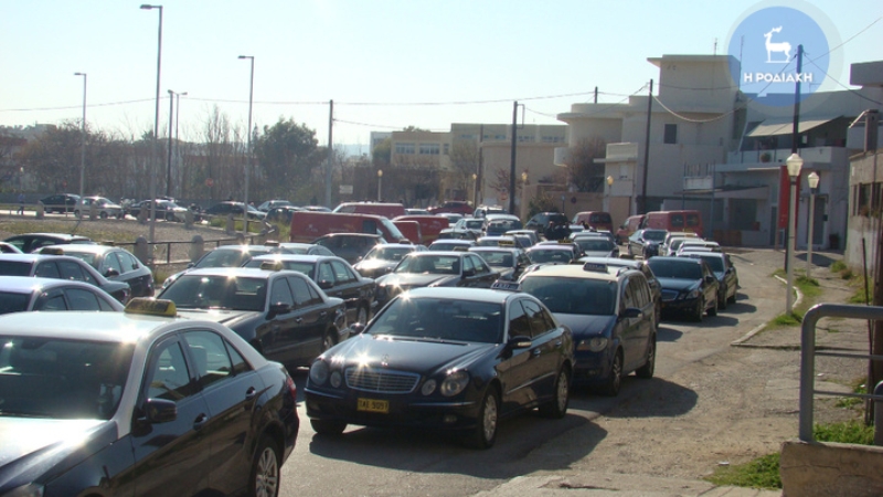 Κινητοποίηση ταξιτζήδων εναντίον της Νέας Δημοκρατίας στη Ρόδο (Photos - Video) - Media