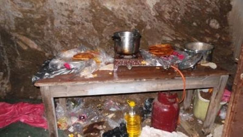 Δουλέμποροι κρατούσαν 93 ψυχές μέσα σε στάνες (Photos - Video) - Media